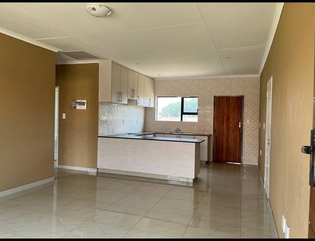 2 BEDROOM TOWNHOUSE FOR SALE IN RIVERSDALE